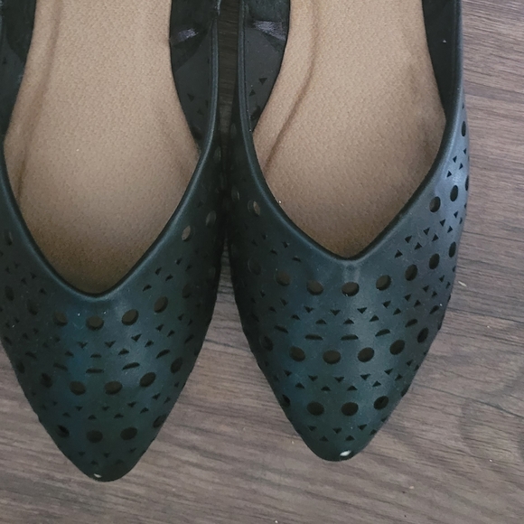 Black Ardene Cutout Flat Shoes 11 - Picture 3 of 3